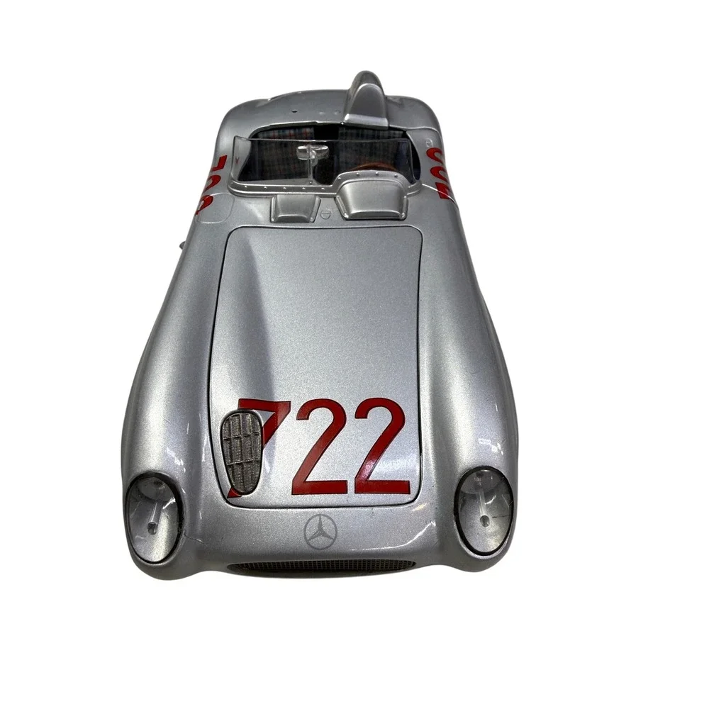 Maisto Mercedes-Benz 300 SLR #722 Stirling Moss 1:18 Diecast Model Silver Car - Picture 5 of 11